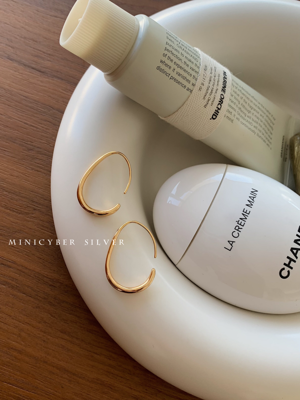 Smooth Golden Curve Earrings