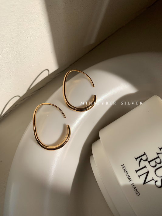 Smooth Golden Curve Earrings