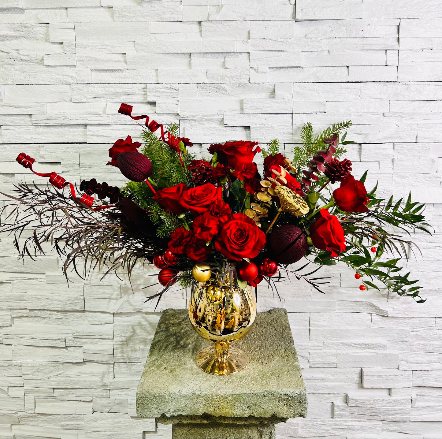 Lavish Christmas 180° Arrangement