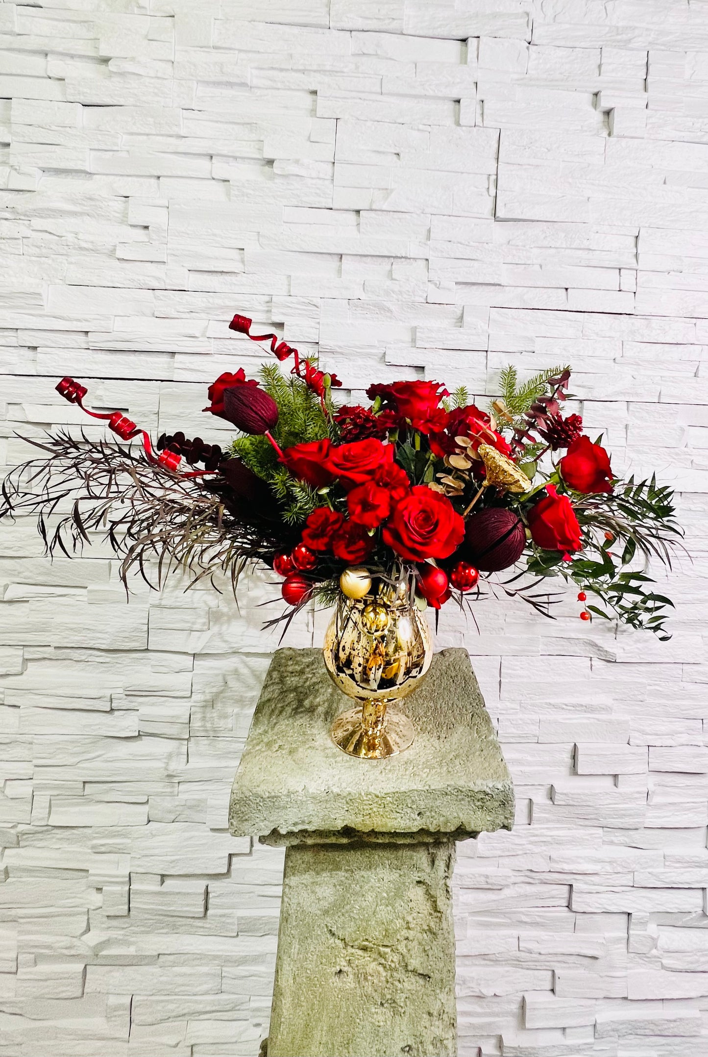 Lavish Christmas 180° Arrangement